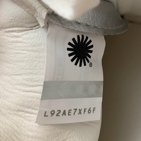 UGG Women’s Zilo Metallic Silver Sneakers - Picture 8 of 8